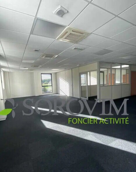 Industriel/Logistique dans SAINT-GEORGES-D'ESPERANCHE à louer - Photo intérieure – Image 3 sur 11