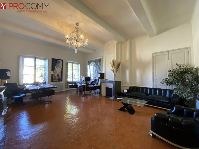 Bureau dans Aix-en-Provence à louer - Photo de l’immeuble – Image 1 sur 6