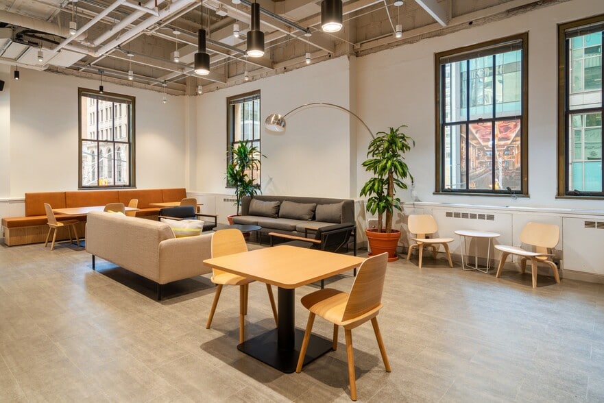 320 Bay St, Toronto, ON à louer - Photo intérieure – Image 2 sur 11