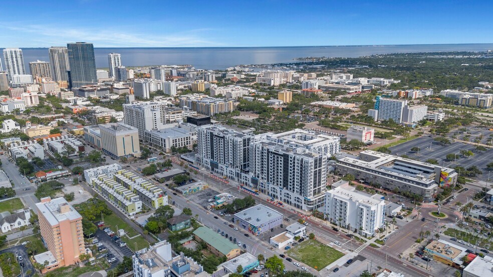 1000 1st Ave N, Saint Petersburg, FL à louer - Photo de l’immeuble – Image 3 sur 13