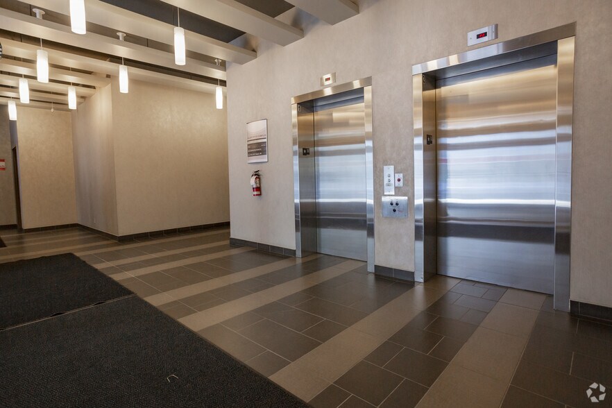 150 13th Ave SW, Calgary, AB à louer - Hall d’entrée – Image 2 sur 7