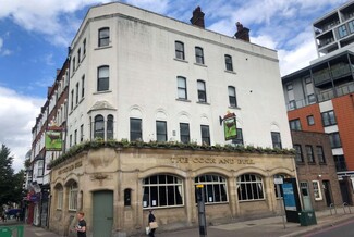 Plus de détails pour 26 High St, Sutton - Local commercial à louer