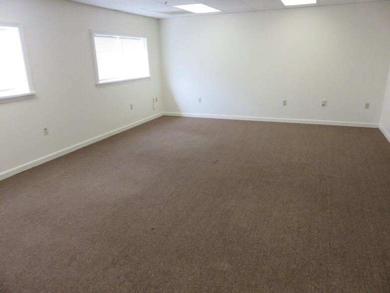 1200 Corporate Blvd, Lancaster, PA à louer - Photo de l’immeuble – Image 2 sur 4