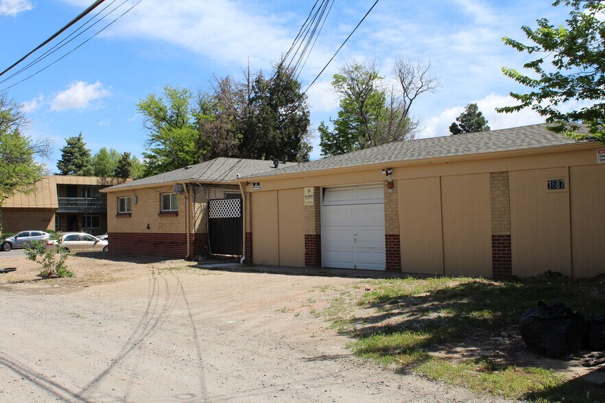 1685 Chester St, Aurora, CO à vendre - Photo de l’immeuble – Image 2 sur 11