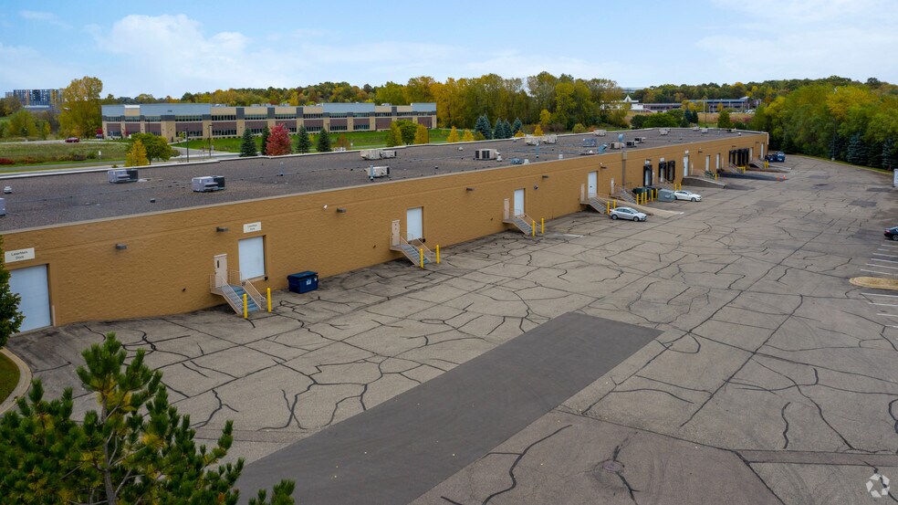 2945 Lone Oak Dr, Eagan, MN à louer - Photo de l’immeuble – Image 2 sur 11