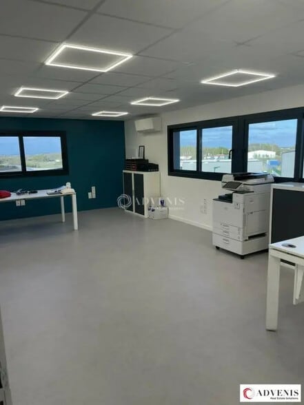 Local d’activités dans Pompignac à louer - Photo de l’immeuble – Image 3 sur 6