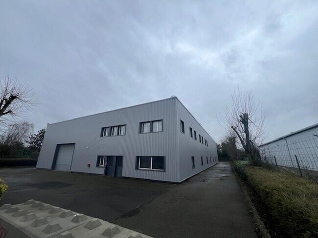Plus de détails pour 20 Rue Augustin Fresnel, Coignières - Bureau, Industriel/Logistique à louer