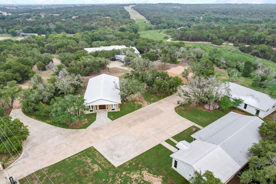 675 Ranch to Market 1869 rd, Liberty Hill, TX à vendre - Photo de l’immeuble – Image 1 sur 1