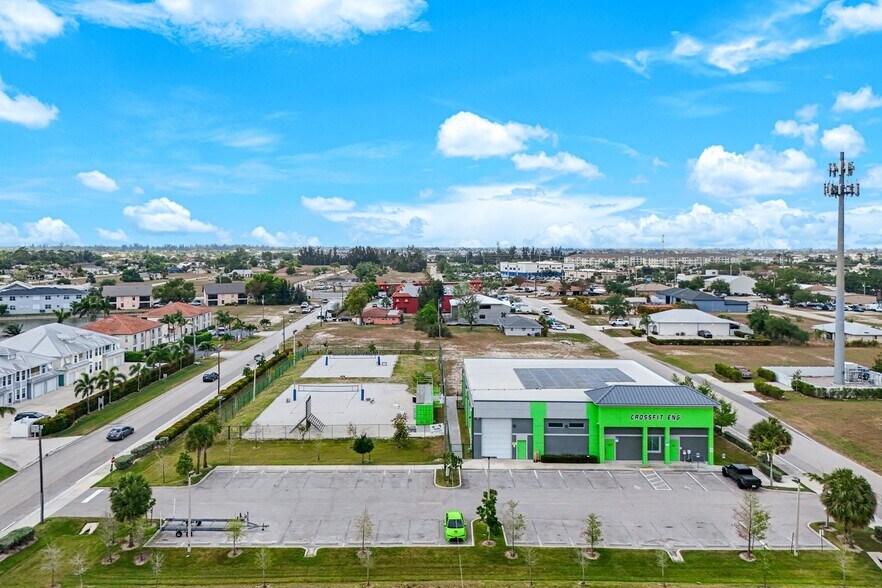 326 SW 2nd Ter, Cape Coral, FL à vendre - Photo de l’immeuble – Image 3 sur 5