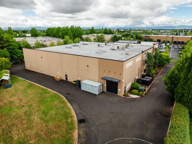 8210 NE Mauzey Ct, Hillsboro, OR à vendre - Photo de l’immeuble – Image 2 sur 19
