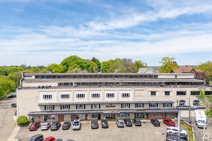 560 W Third St, Jamestown, NY à louer - Photo de l’immeuble – Image 2 sur 7