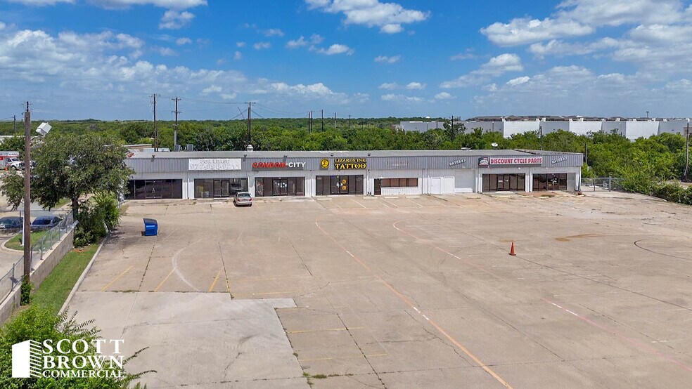 2455 E Highway 121, Lewisville, TX à louer - Photo de l’immeuble – Image 3 sur 7