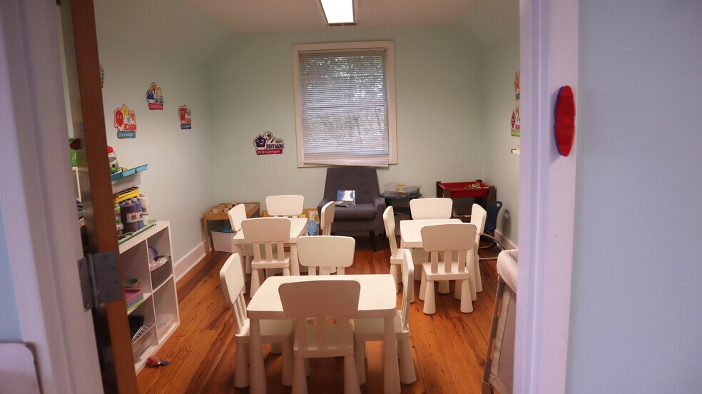 1181 Haynes St, Raleigh, NC à louer - Photo intérieure – Image 2 sur 5