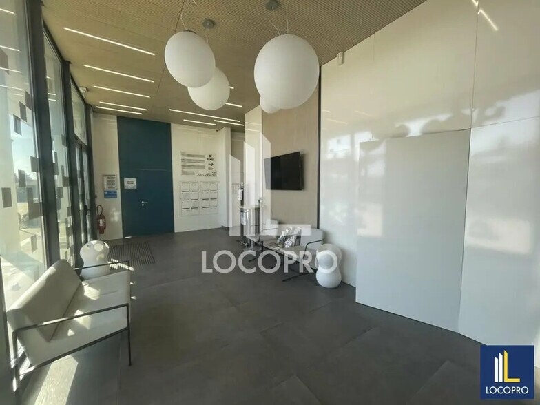 Bureau dans Sorgues à louer - Photo de l’immeuble – Image 3 sur 5