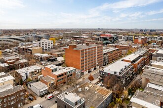 7070 Rue Saint-Urbain, Montréal, QC - VUE AÉRIENNE  vue de carte