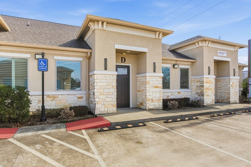 11023 Northpointe Blvd, Tomball, TX à louer - Photo principale – Image 1 sur 1