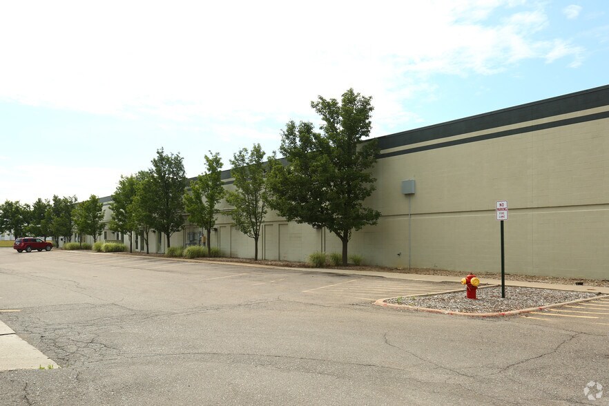 29031-29045 Airport Dr, Romulus, MI à louer - Photo de l’immeuble – Image 3 sur 21