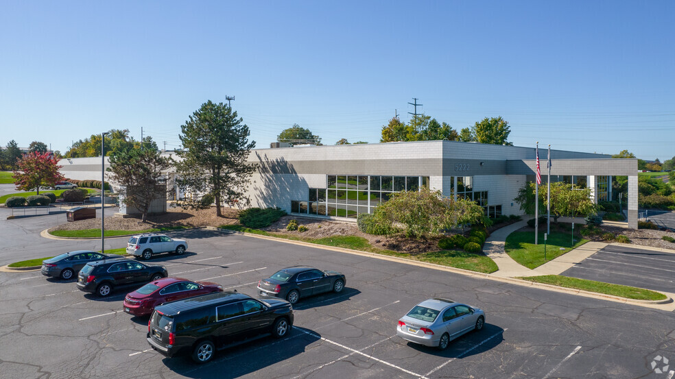 5222-5230 33rd St SE, Grand Rapids, MI à vendre - Photo principale – Image 2 sur 19
