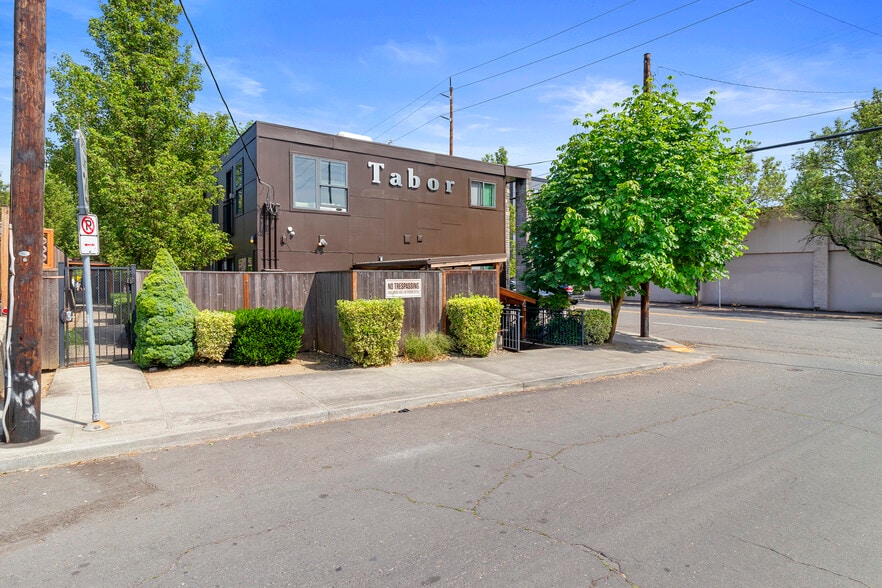 5607 E Burnside St, Portland, OR à vendre - Photo de l’immeuble – Image 2 sur 13