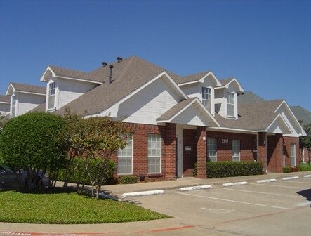 2617 Bolton Boone Dr, DeSoto, TX à louer - Photo de l’immeuble – Image 1 sur 1