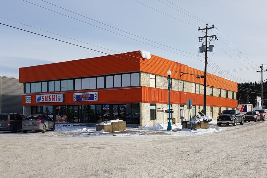 201 Pembina Ave, Hinton, AB à vendre - Photo principale – Image 1 sur 20