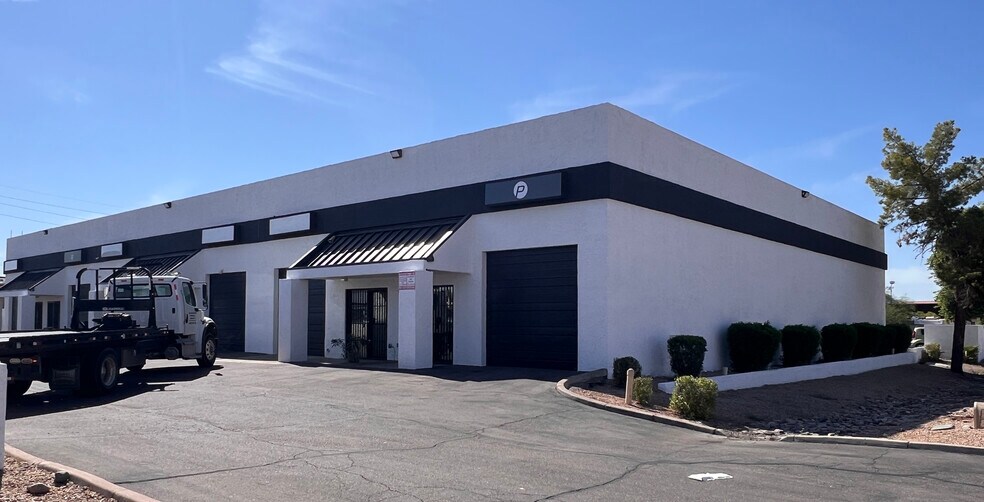6730 W Frier Dr, Glendale, AZ à louer - Photo de l’immeuble – Image 2 sur 3