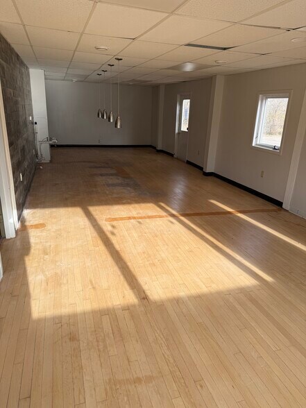 118 Spring St, Somerset, WI à louer - Photo de l’immeuble – Image 2 sur 5