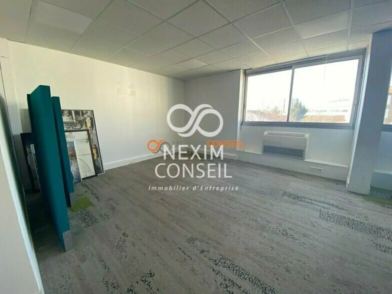 Bureau dans Nanterre à louer - Photo de l’immeuble – Image 3 sur 11