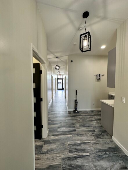 1328 El Camino Real, San Carlos, CA à louer - Photo de l’immeuble – Image 3 sur 11