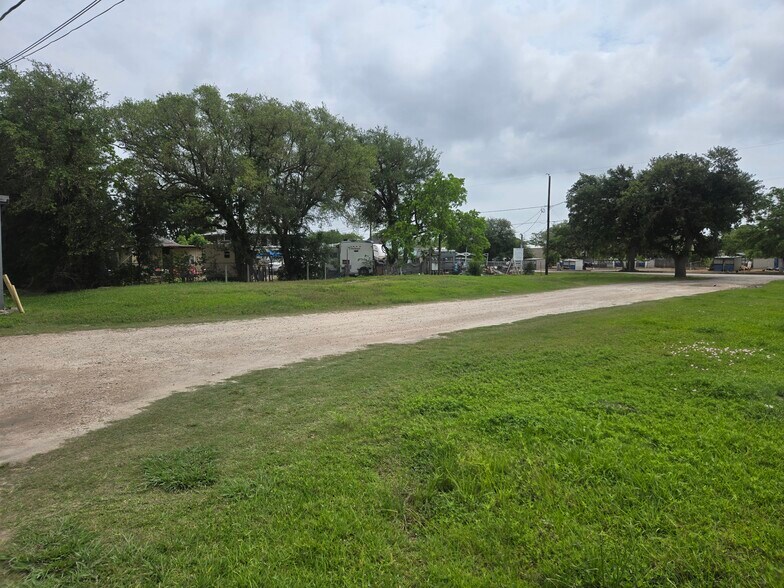 1218 FM 517 S, Dickinson, TX à vendre - Photo de l’immeuble – Image 3 sur 14