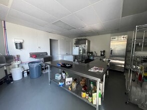 740 S Vella Rd, Palm Springs, CA à louer Photo intérieure– Image 1 sur 2