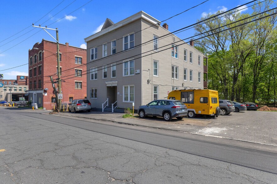 203 S Leonard St, Waterbury, CT à vendre - Photo de l’immeuble – Image 1 sur 14