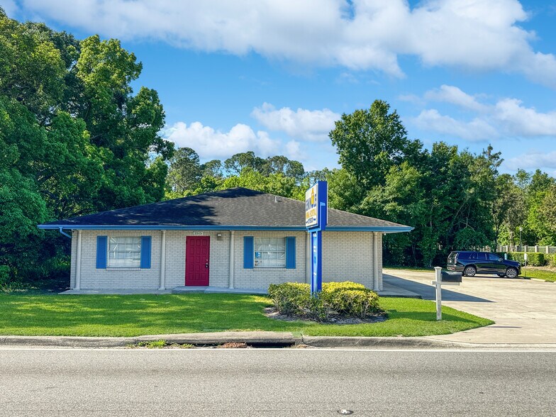 2515 W 25th St, Sanford, FL à louer - Photo de l’immeuble – Image 2 sur 15