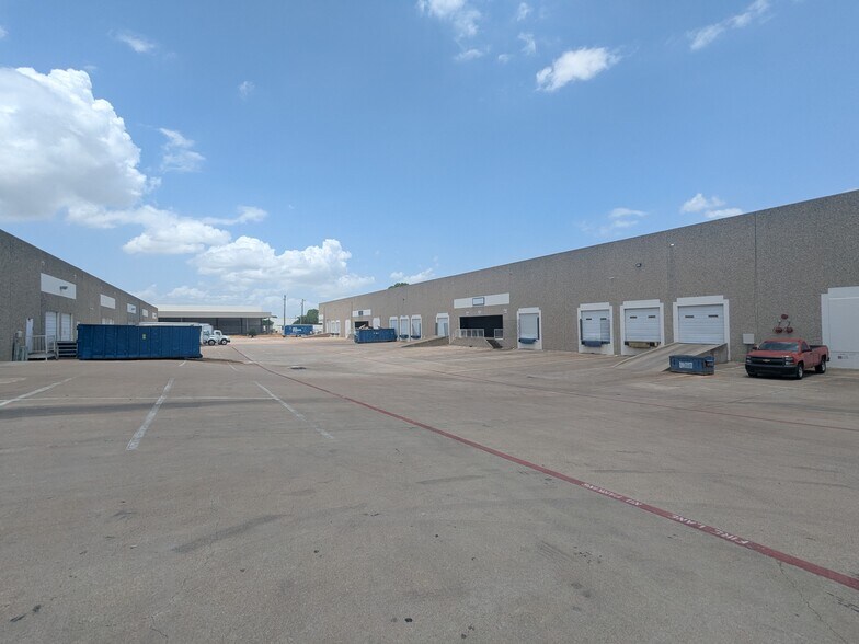 2450 114th St, Grand Prairie, TX à louer - Photo de l’immeuble – Image 2 sur 9