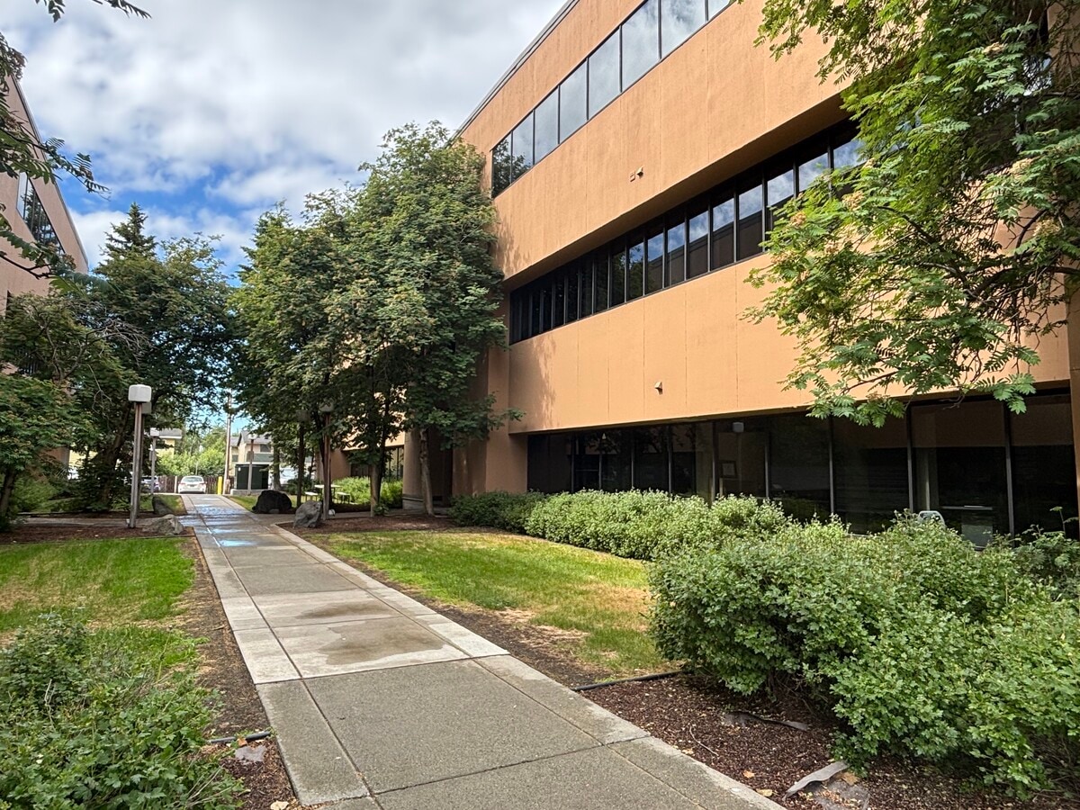3900 Arctic Blvd, Anchorage, AK 99503 - Lot 204 - - Photo intérieure - Image 2 of 16