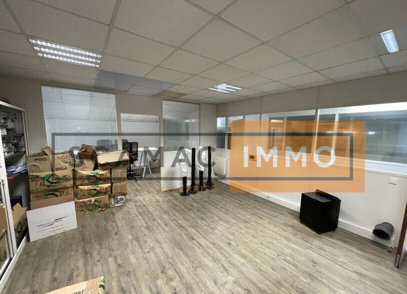 Industriel/Logistique dans Neuilly-Plaisance à louer - Photo de l’immeuble – Image 3 sur 9
