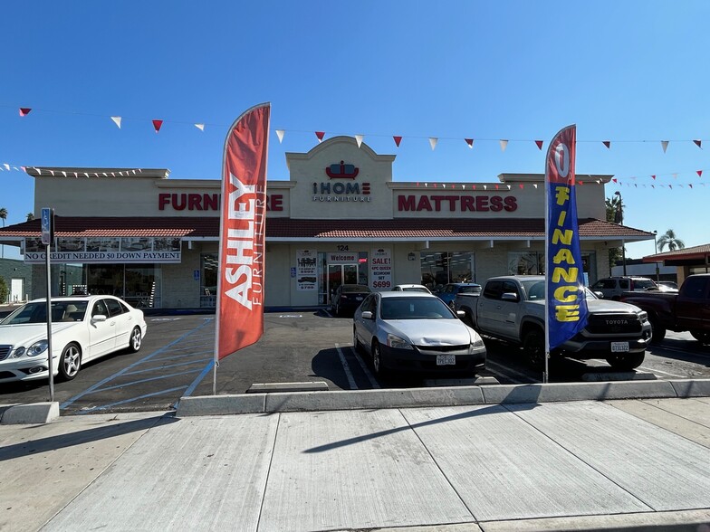 122 S Euclid St, Anaheim, CA à louer - Photo de l’immeuble – Image 1 sur 5