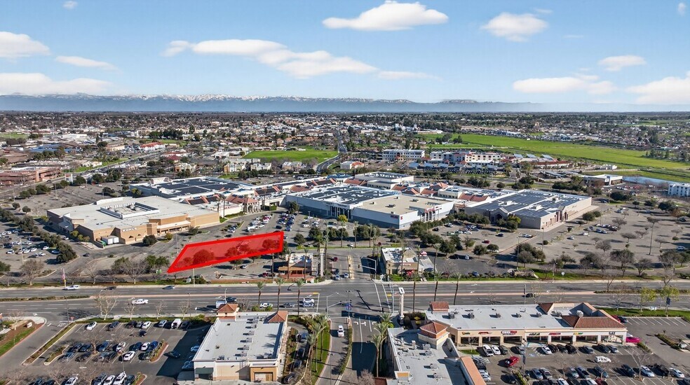 1695 W Lacey Blvd, Hanford, CA à vendre - Photo de l’immeuble – Image 2 sur 5