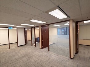 5811 Cooney Rd, Richmond, BC à louer Photo intérieure– Image 2 sur 3