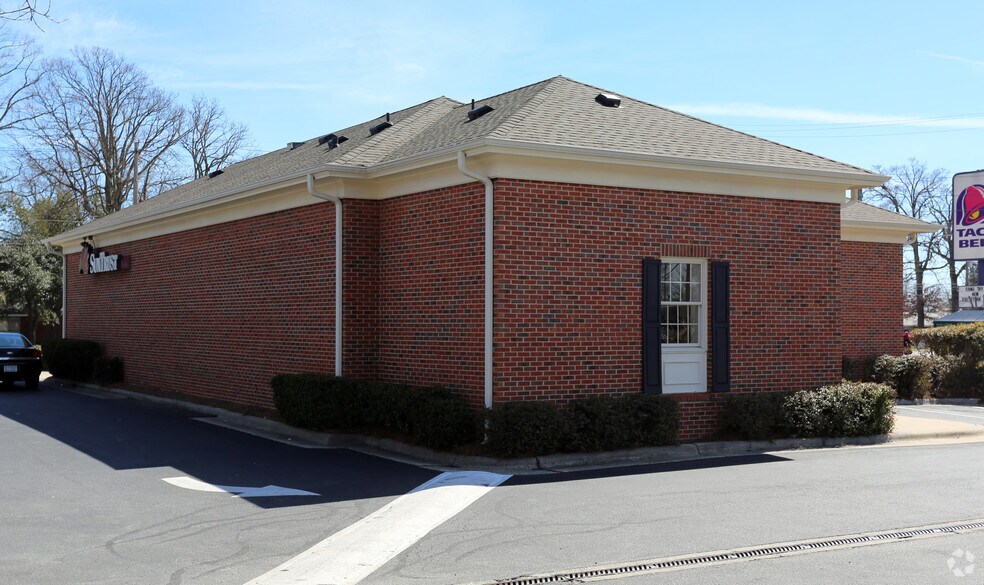 1201 Summit Ave, Greensboro, NC à vendre - Photo de l’immeuble – Image 2 sur 4