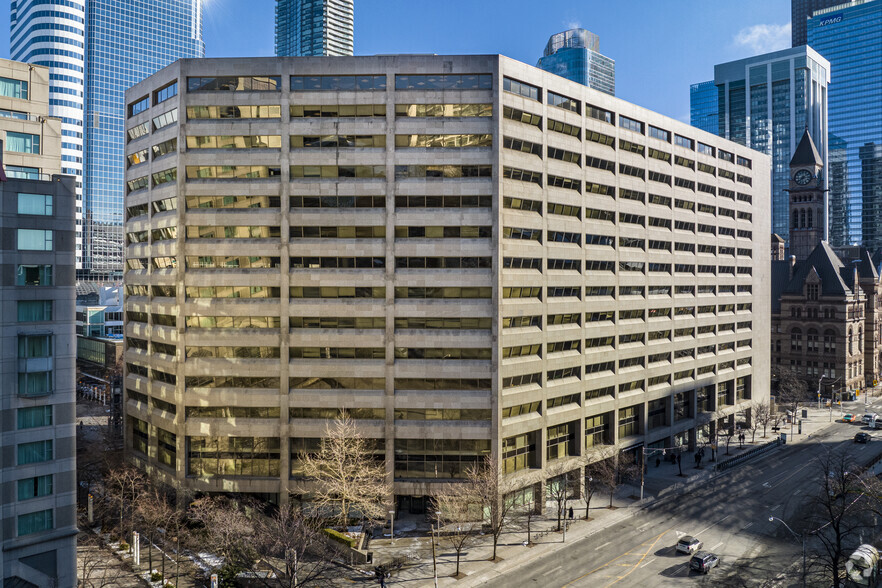 483 Bay St, Toronto, ON à louer - Photo de l’immeuble – Image 1 sur 5