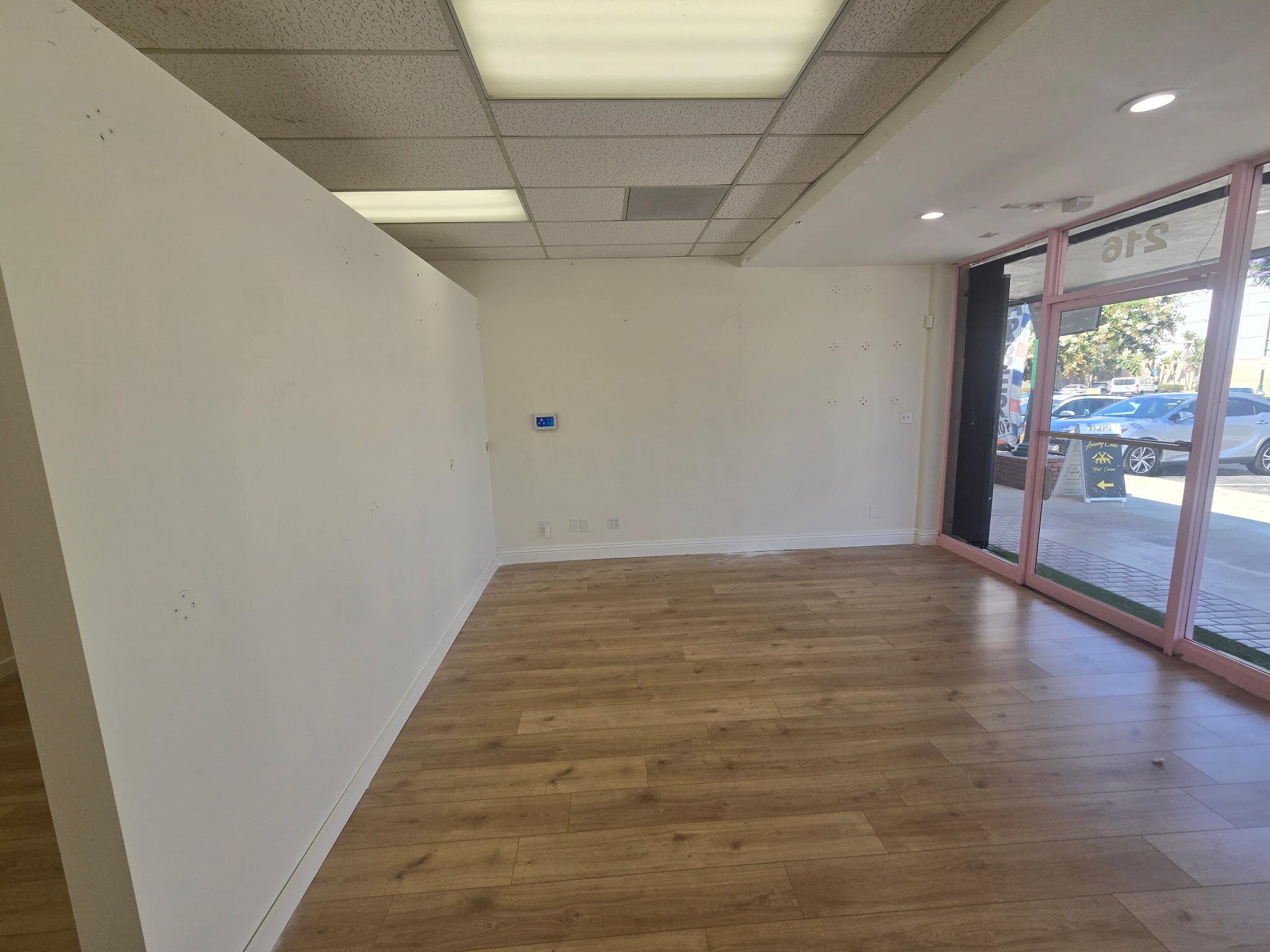 212-218 S Glendora Ave, West Covina, CA à louer Photo intérieure– Image 1 sur 1