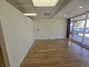 212-218 S Glendora Ave, West Covina, CA à louer Photo intérieure– Image 1 sur 1