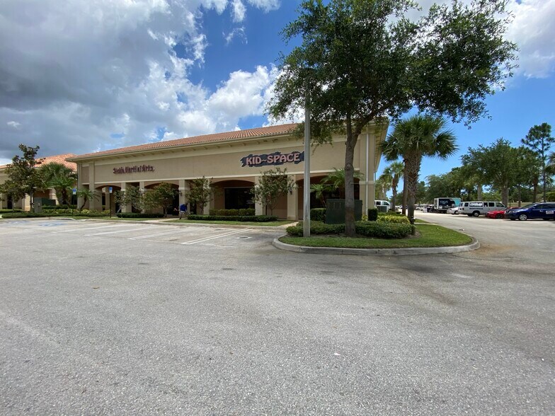 SW Port St. Lucie Blvd, Port Saint Lucie, FL à louer - Photo de l’immeuble – Image 3 sur 14