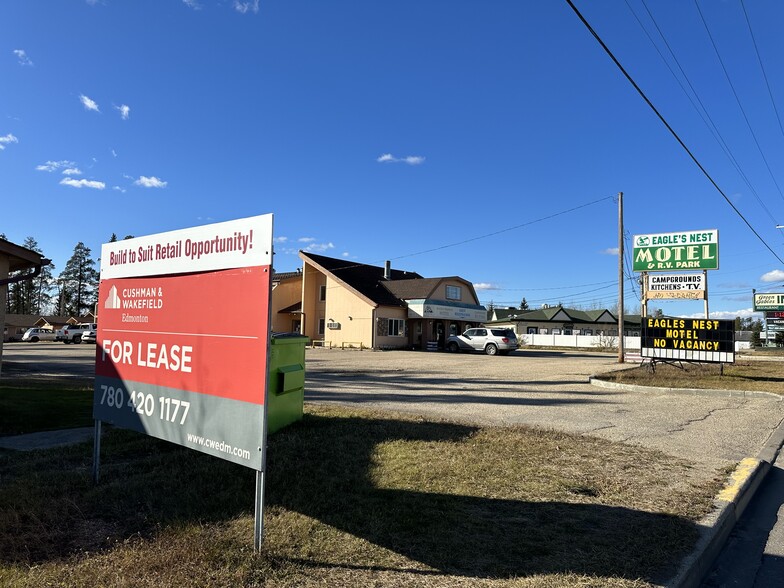 3515 Caxton St, Whitecourt, AB à louer - Photo de l’immeuble – Image 2 sur 4