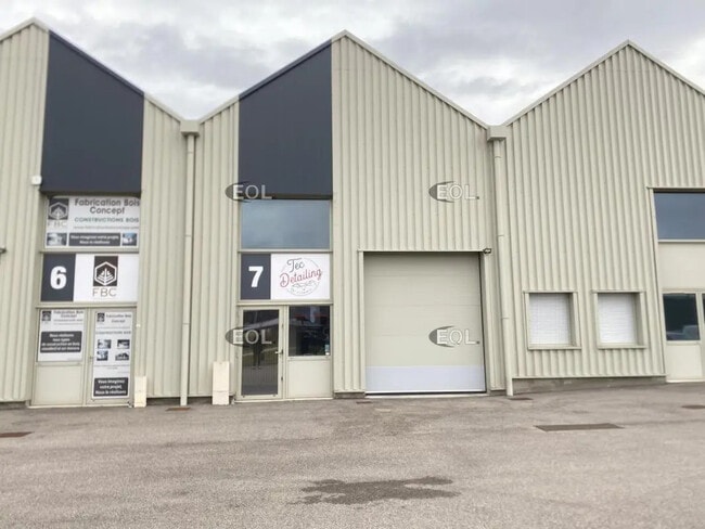 Plus de détails pour Local d'activités à louer