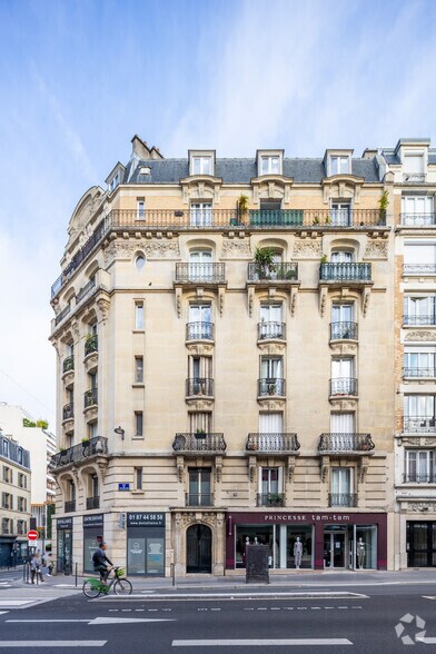 Immeuble residentiel dans Paris à vendre - Photo de l’immeuble – Image 2 sur 2