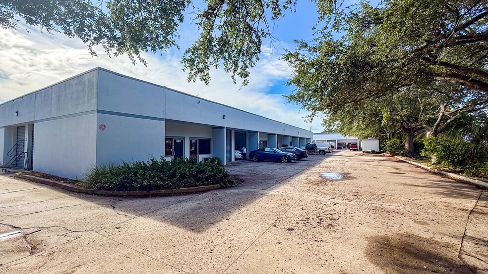 2885 Electronics Dr, Melbourne, FL à louer - Photo de l’immeuble – Image 3 sur 6