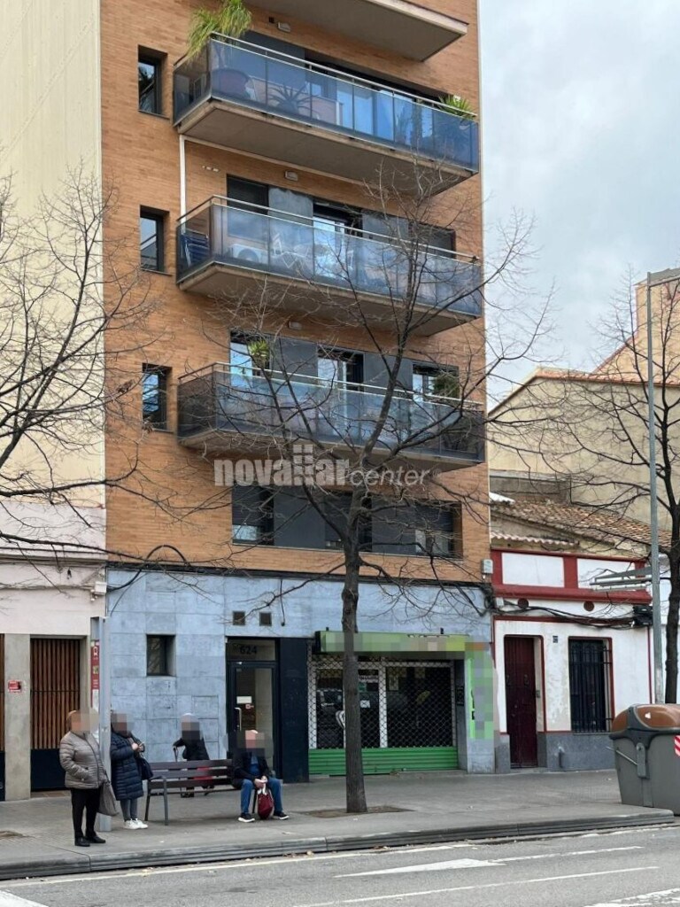 Immeuble residentiel dans Terrassa, Barcelona à vendre Photo de l’immeuble– Image 1 sur 2