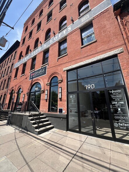 190 Christopher Columbus Dr, Jersey City, NJ à louer - Photo de l’immeuble – Image 3 sur 18